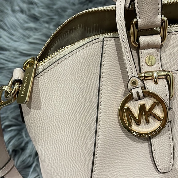 Michael Kors Ciara TZ Large Tote w/ zipper - Picture 5 of 10